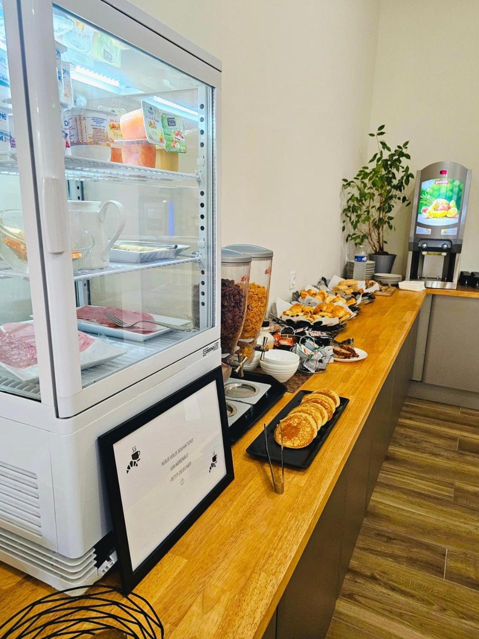 그랜드 호텔 데 뱅 사나리쉬르메르 외부 사진